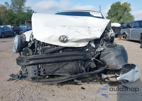 2013 Volkswagen Beetle 2.5L z USA, uszkodzony, nr VIN 3VW5X7AT0DM803667